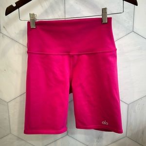 Alo high-wasted biker shorts magenta sz XS (2-4)
